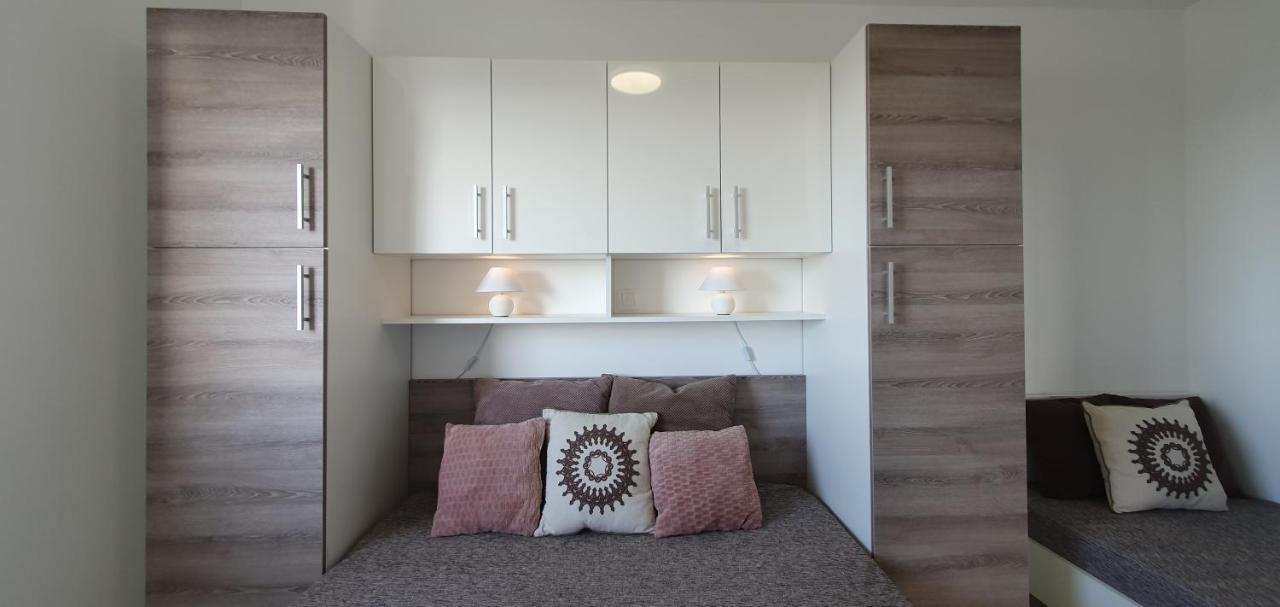 Seahorse Luxury Apartment With Pool And Sea View Novalja Buitenkant foto